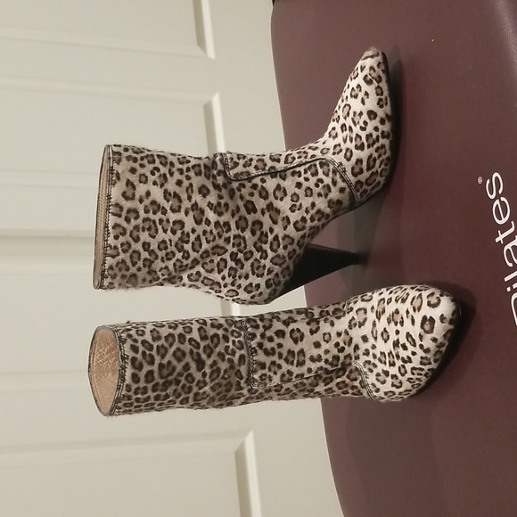 Stuart Weitzman Atomic West Leopard boots. - Picture 2 of 8
